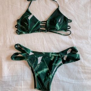 Cute green bikini 🌿